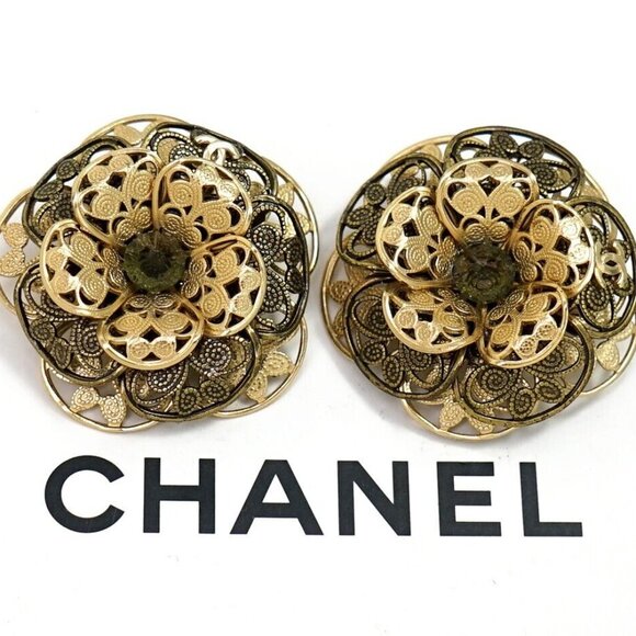 CHANEL CC Logo Green Gripoix Filigree Camellia Earrings Gold Tone 01A Auth w/Box - Picture 1 of 6